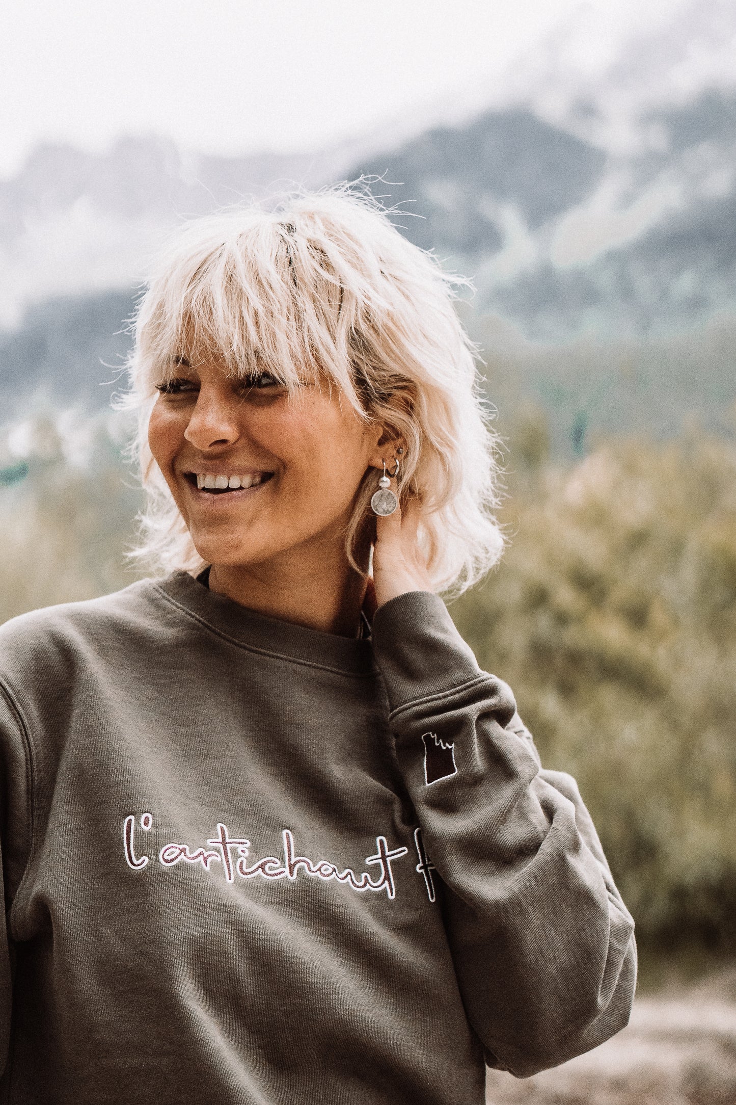 Embroidery Sweater olive