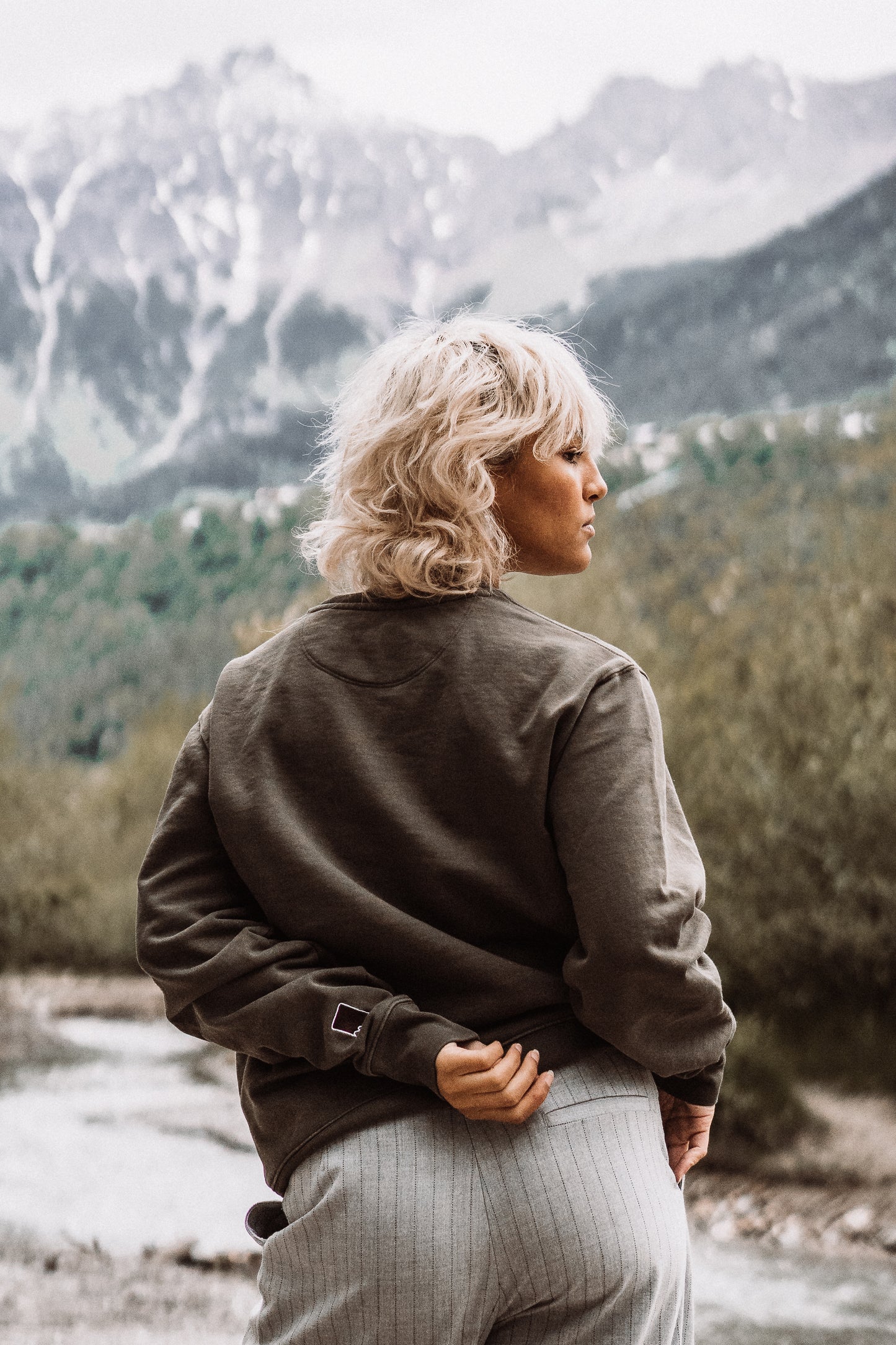 Embroidery Sweater olive