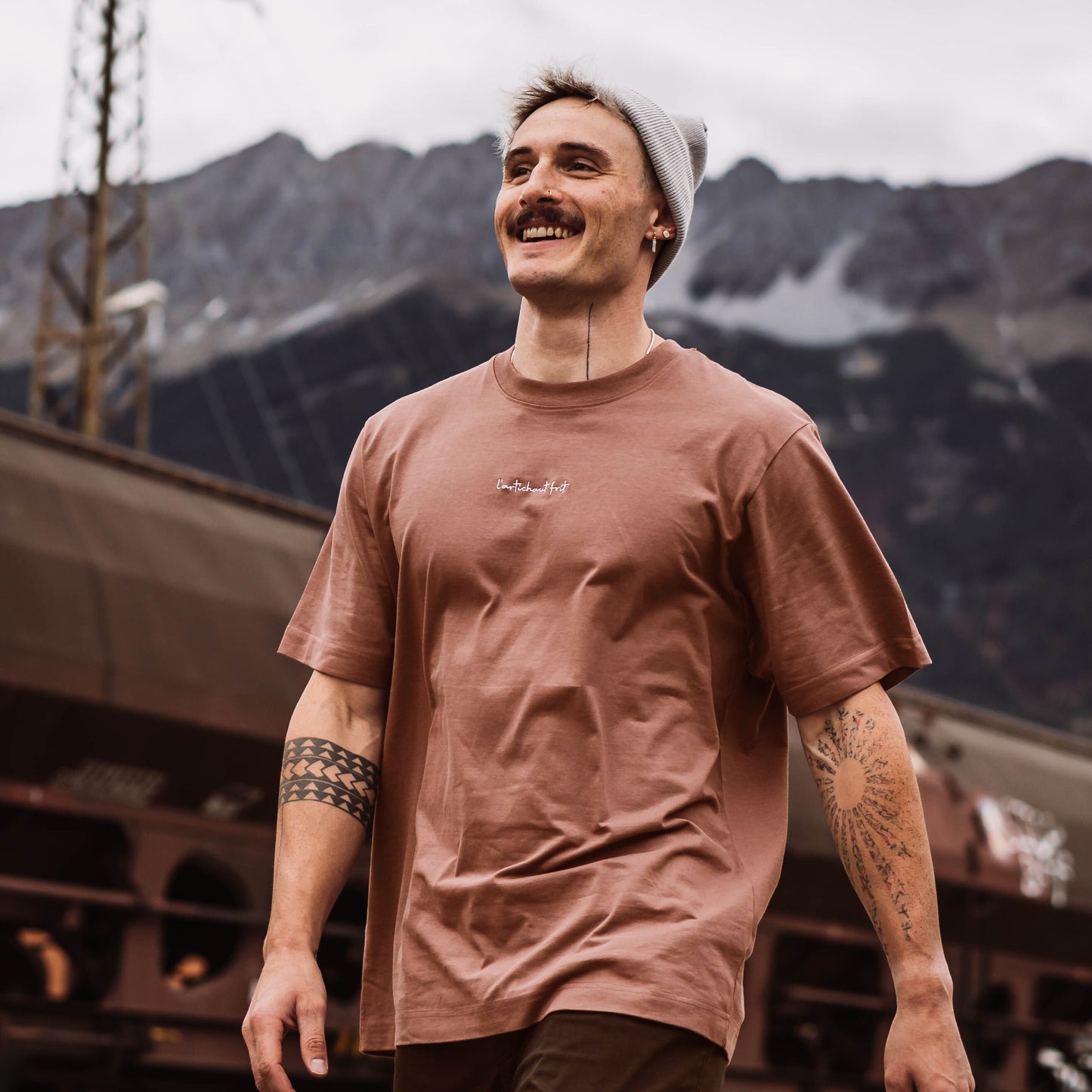 World Tee brown